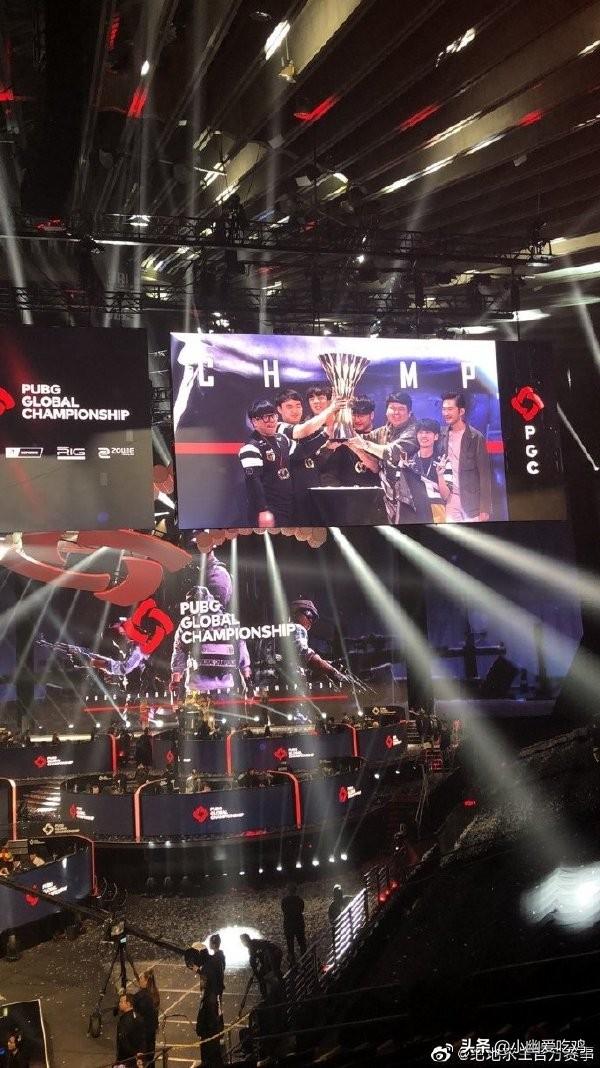 他的存在吸 他的存在吸